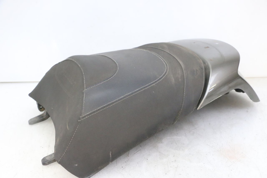 photo de TYŁ SIEDZENIA PEUGEOT SATELIS 125 (2013 - 2018) - Widok z bliska