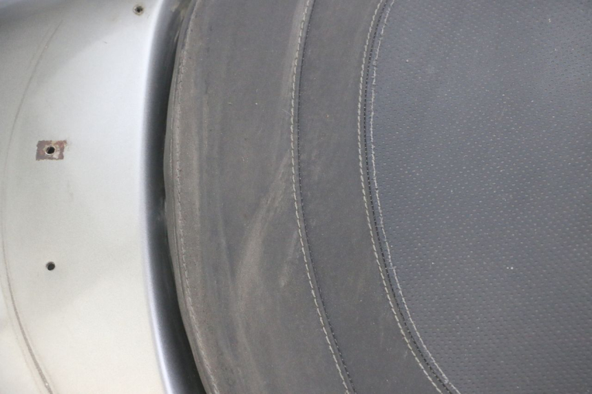 photo de TYŁ SIEDZENIA PEUGEOT SATELIS 125 (2013 - 2018) - Widok profilu