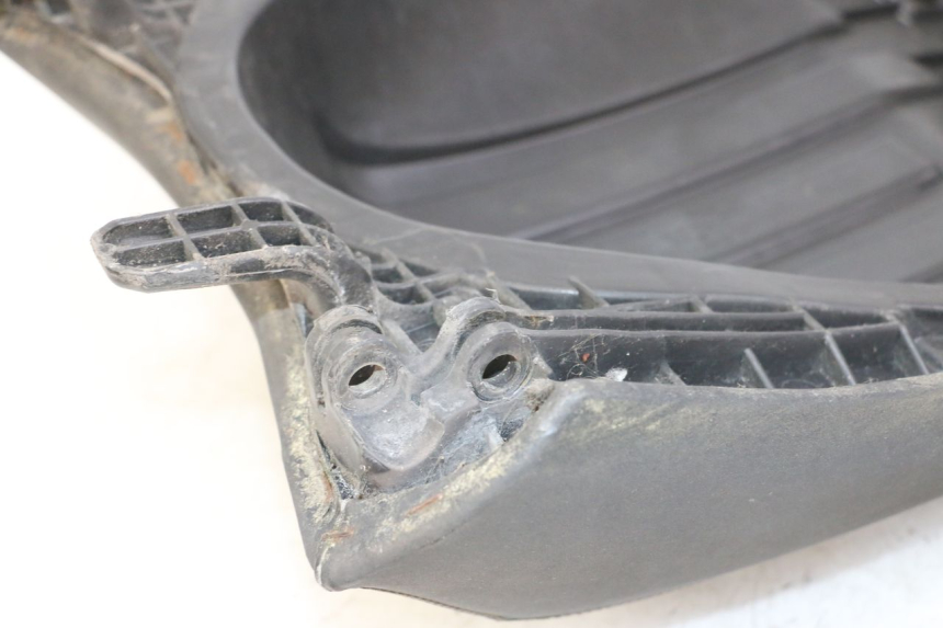 photo de TYŁ SIEDZENIA PEUGEOT SATELIS 125 (2013 - 2018) - Zoom stanu zużycia