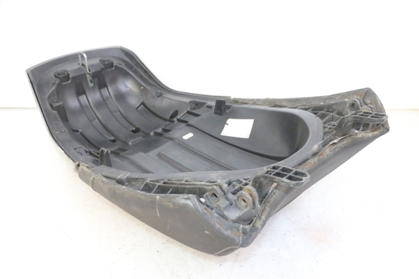 photo de TYŁ SIEDZENIA PEUGEOT SATELIS 125 (2013 - 2018) - Inny kąt widzenia