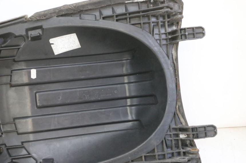 photo de TYŁ SIEDZENIA PEUGEOT SATELIS 125 (2013 - 2018) - Widok ogólny