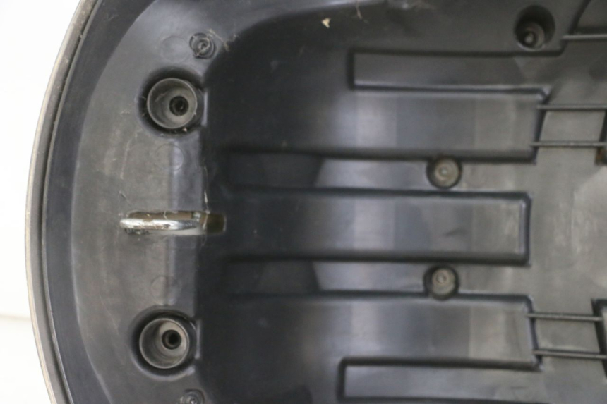 photo de TYŁ SIEDZENIA PEUGEOT SATELIS 125 (2013 - 2018) - Stan powierzchni