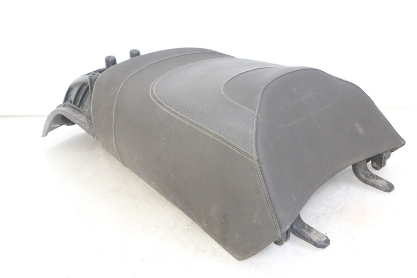 photo de TYŁ SIEDZENIA PEUGEOT SATELIS 125 (2013 - 2018) - Szczegóły charakterystyczne