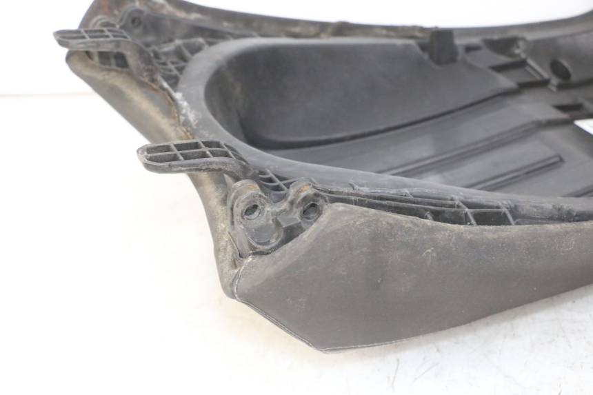 photo de TYŁ SIEDZENIA PEUGEOT SATELIS 125 (2013 - 2018) - Zbliżenie techniczne