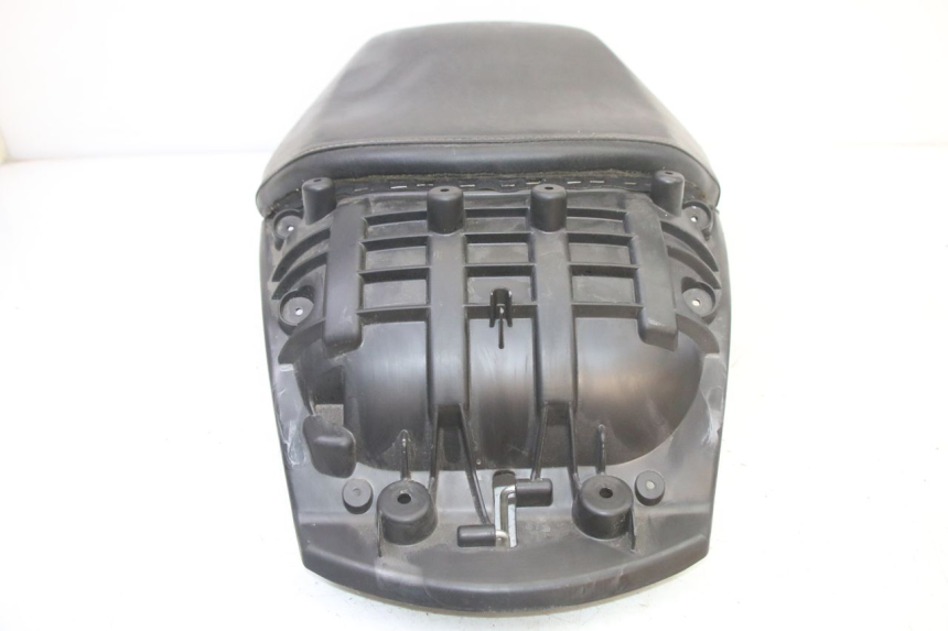 photo de SIEDZENIE TYLNE PEUGEOT SATELIS 250 (2006 - 2012) - Zbliżenie techniczne