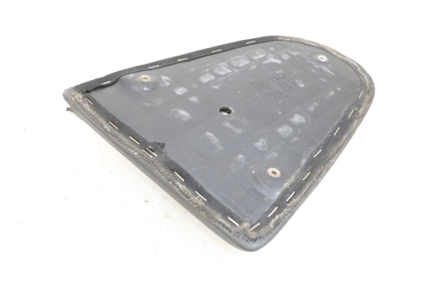 photo de TYŁ SIEDZENIA APRILIA SR CARB LC 2T 50 (2004 - 2012) - Zoom stanu zużycia