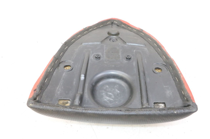 photo de TYŁ SIEDZENIA APRILIA SR R 2T LC 50 (2018 - 2021) - Zoom stanu zużycia