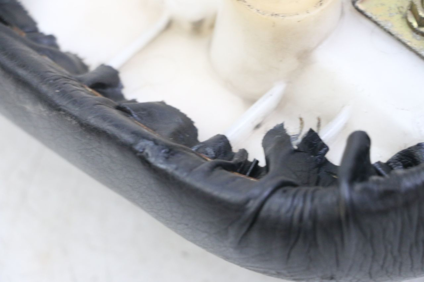 photo de TYŁ SIEDZENIA SUZUKI SV S 650 (1999 - 2002) - Zoom stanu zużycia