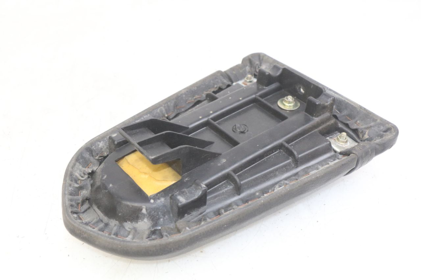 photo de TYŁ SIEDZENIA DAELIM VJ ROADWIN FI 125 (2008 - 2017) - Zoom stanu zużycia