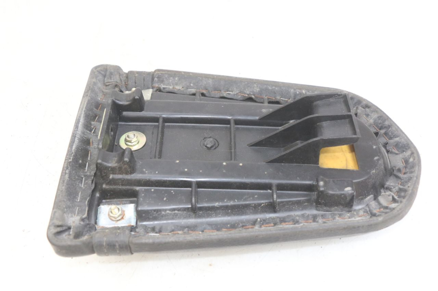 photo de TYŁ SIEDZENIA DAELIM VJ ROADWIN FI 125 (2008 - 2017) - Inny kąt widzenia