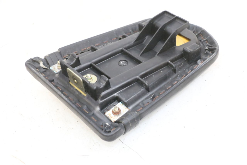 photo de TYŁ SIEDZENIA DAELIM VJ ROADWIN FI 125 (2008 - 2017) - Zoom stanu zużycia