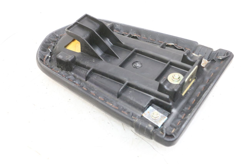 photo de TYŁ SIEDZENIA DAELIM VJ ROADWIN FI 125 (2008 - 2017) - Inny kąt widzenia