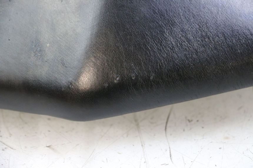 photo de TYŁ SIEDZENIA YAMAHA FZ1 FAZER 1000 (2007 - 2009) - Zoom stanu zużycia