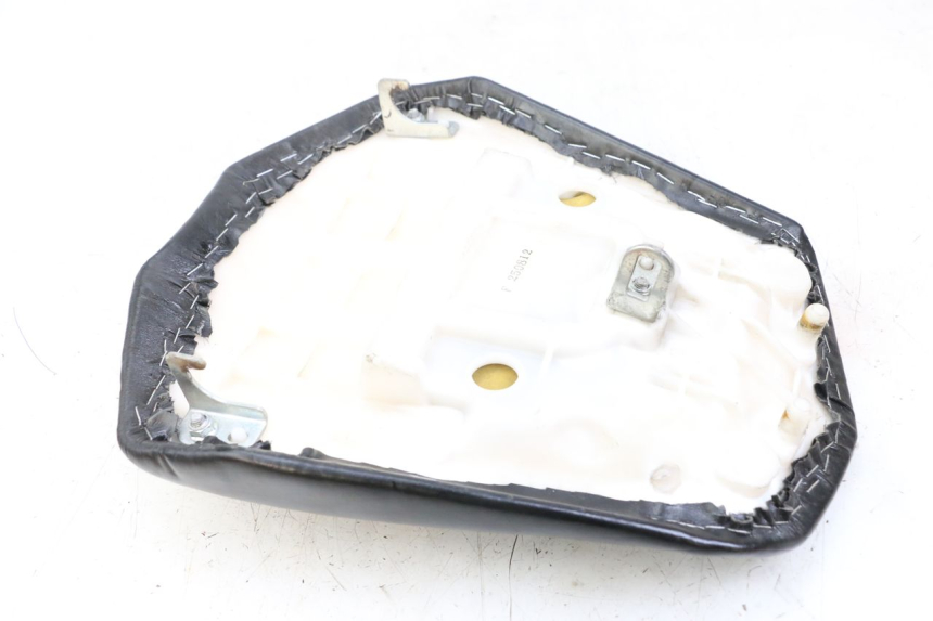 photo de TYŁ SIEDZENIA YAMAHA FZ1 FAZER 1000 (2007 - 2009) - Zbliżenie techniczne