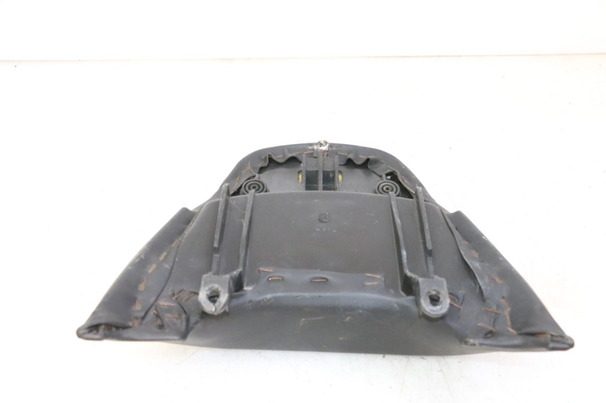 photo de TYŁ SIEDZENIA YAMAHA YP MAJESTY 125 (2002 - 2006) - Zbliżenie techniczne