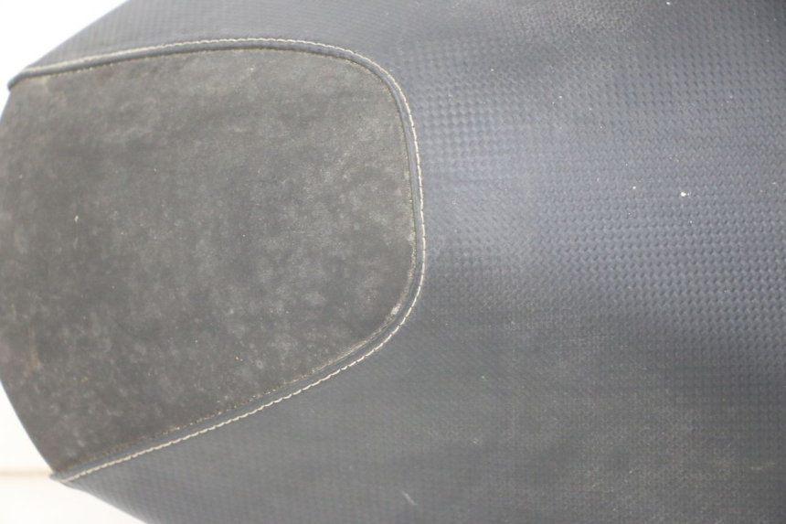 photo de SIEDZENIE PRZEDNIE YAMAHA AEROX 2T 50 (2013 - 2017) - Zbliżenie komponentów