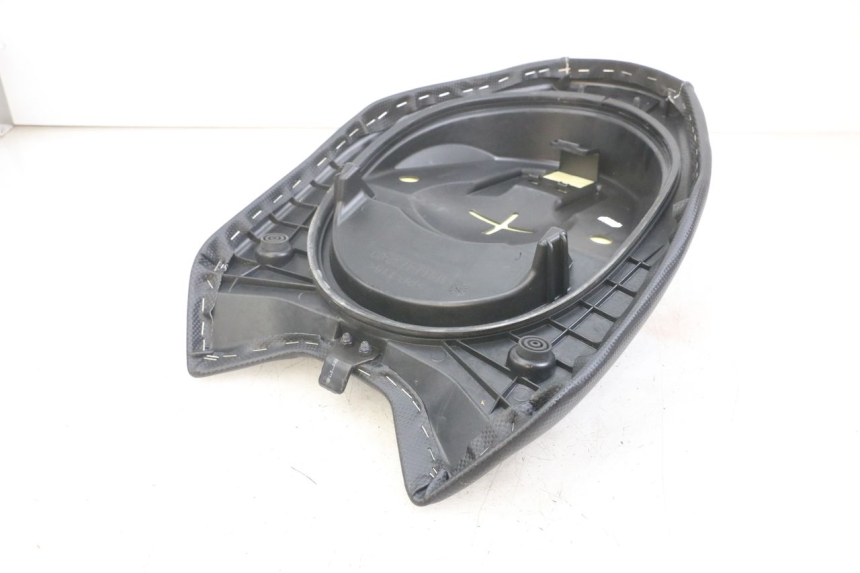 photo de SIEDZENIE PRZEDNIE YAMAHA AEROX 2T 50 (2013 - 2017) - Zbliżenie techniczne