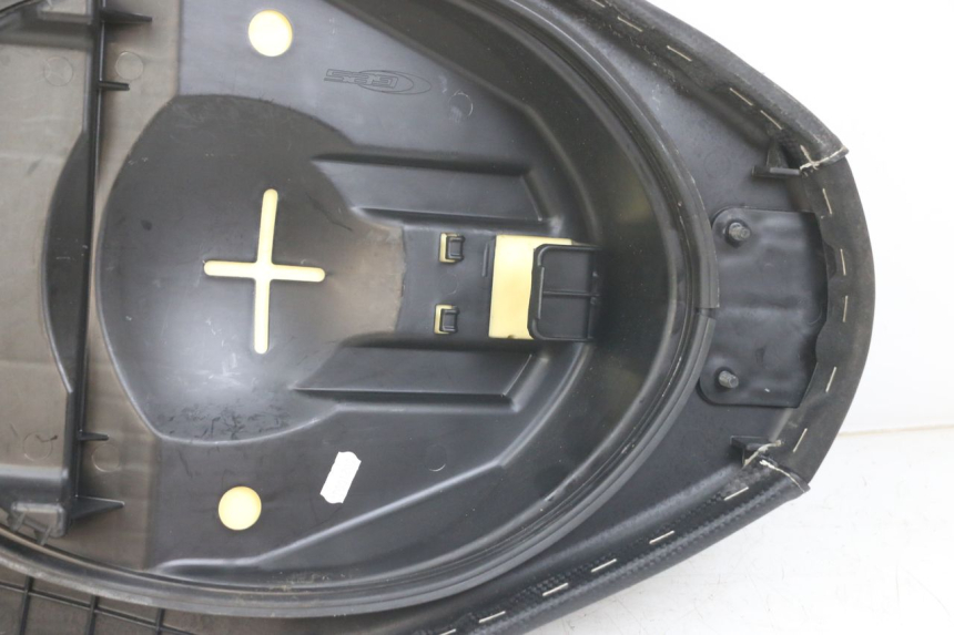 photo de SIEDZENIE PRZEDNIE YAMAHA AEROX 2T 50 (2013 - 2017) - Punkty mocowania