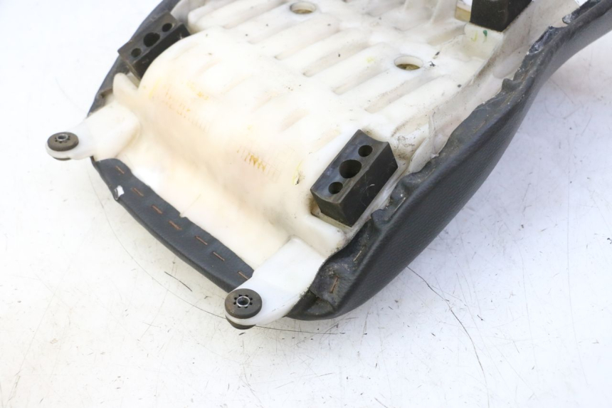 photo de SIODŁO PRZEDNIE HONDA CBF 125 (2009 - 2015) - Inny kąt widzenia