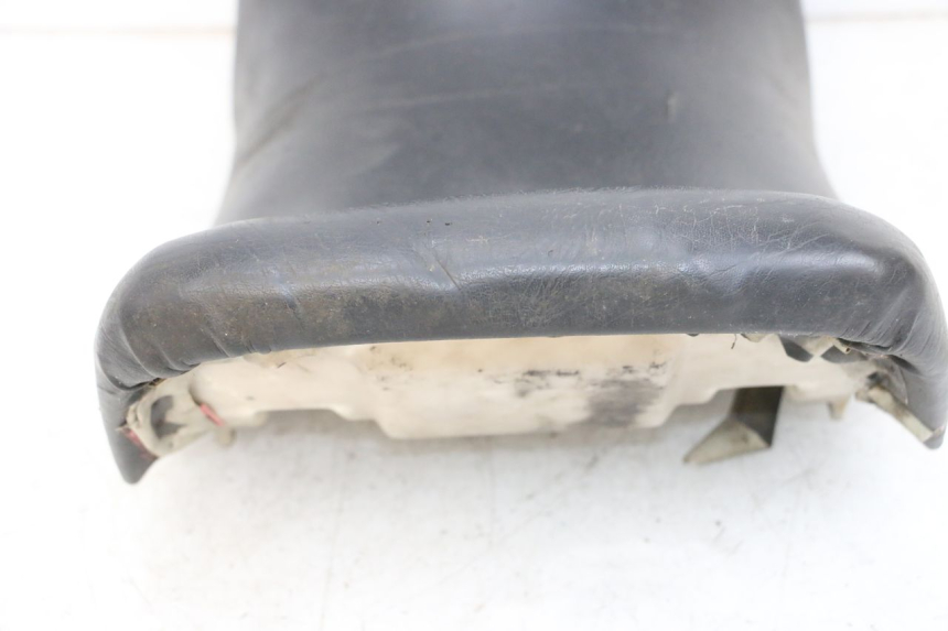 photo de SIODŁO PRZEDNIE KAWASAKI GPX R WARBIRD 600 (1988 - 1993) - Struktura - zbliżenie