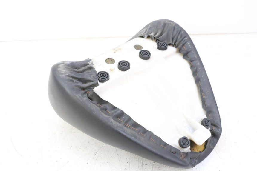 photo de SIODŁO PRZEDNIE YAMAHA XVS DRAG STAR DRAGSTAR 650 (1997 - 2007) - Zbliżenie techniczne