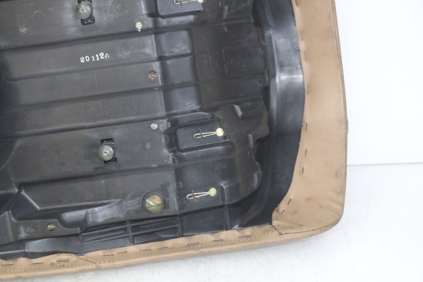 photo de SIODŁO PRZEDNIE YAMAHA YP MAJESTY 400 (2004 - 2008) - Szczegóły charakterystyczne