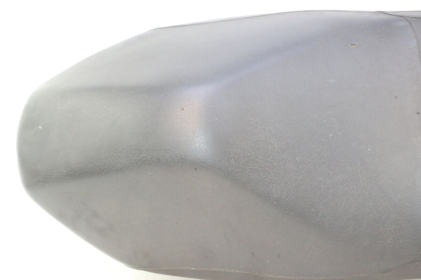 photo de SIEDZENIE PRZEDNIE YAMAHA YP MAJESTY 125 (1998 - 2001) - Struktura - zbliżenie