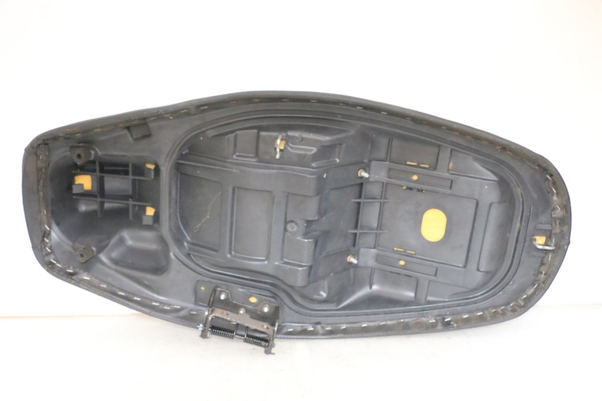 photo de SIEDZENIE JONWAY AZTRAL 125 (2008 - 2017) - Punkty mocowania