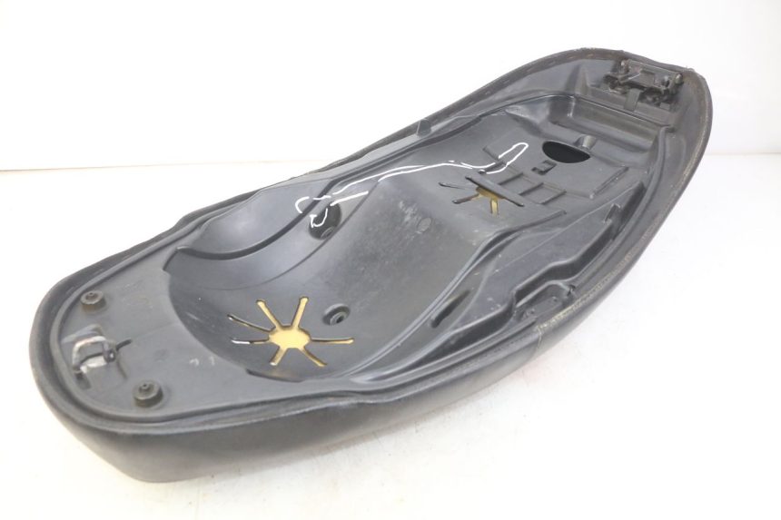 photo de SIEDZENIE PIAGGIO BEVERLY 125 (2010 - 2015) - Widok z bliska
