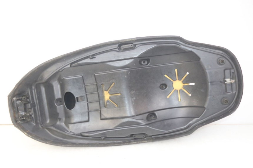 photo de SIEDZENIE PIAGGIO BEVERLY 125 (2010 - 2015) - Alternatywny kąt