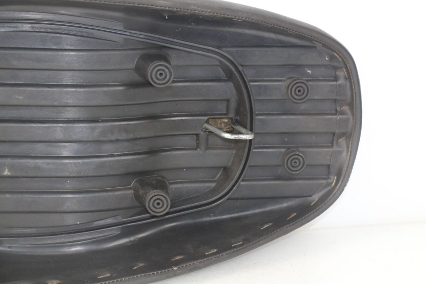 photo de SIEDZENIE MBK BOOSTER SPIRIT NAKED 50 (2004 - 2017) - Oznaczenia i referencje