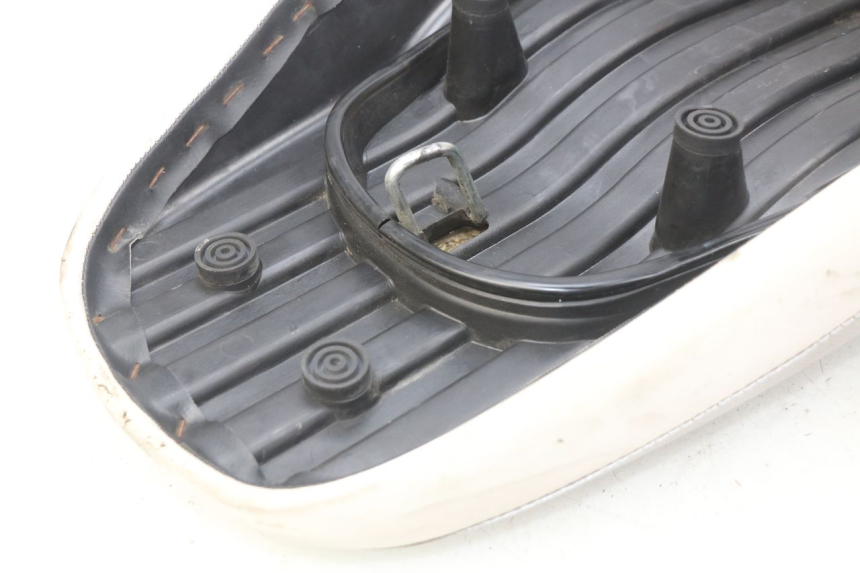 photo de SIEDZENIE MBK BOOSTER SPIRIT NAKED 50 (2004 - 2017) - Zbliżenie komponentów