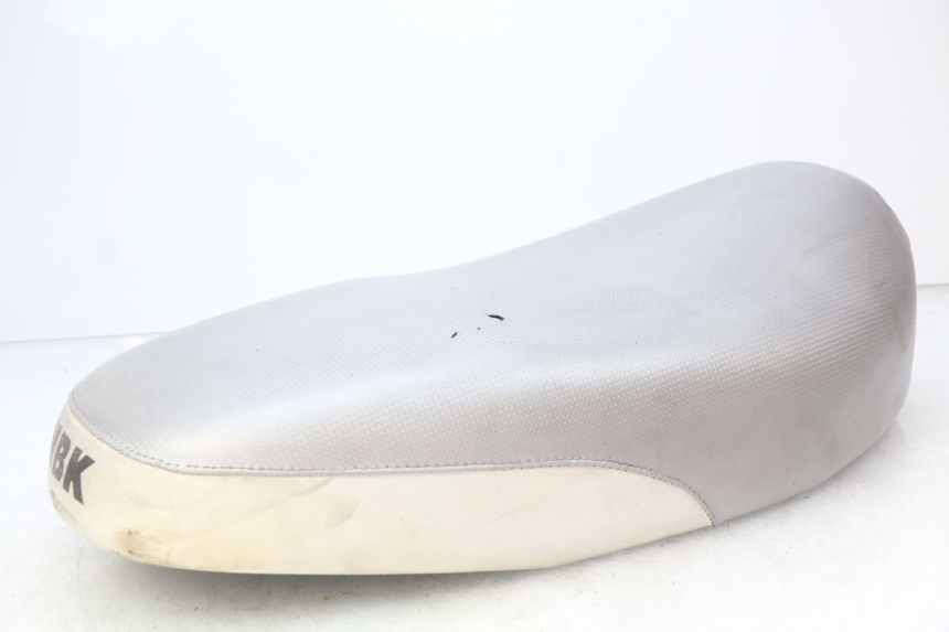 photo de SIEDZENIE MBK BOOSTER SPIRIT NAKED 50 (2004 - 2017) - Stan powierzchni