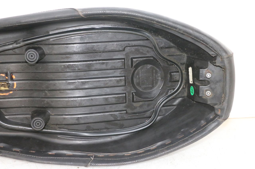 photo de SIEDZENIE MBK BOOSTER SPIRIT NAKED 50 (2004 - 2017) - Szczegóły charakterystyczne