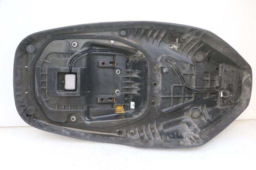 photo de SIEDZENIE SUZUKI BURGMAN EXECUTIVE ABS 650 (2006 - 2012) - Szczegół części