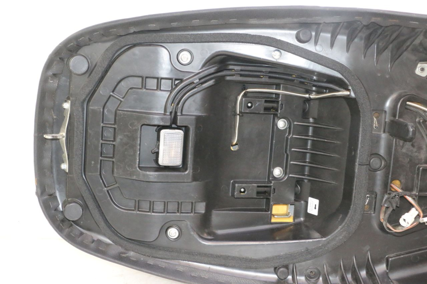 photo de SIEDZENIE SUZUKI BURGMAN EXECUTIVE ABS 650 (2006 - 2012) - Oznaczenia i referencje