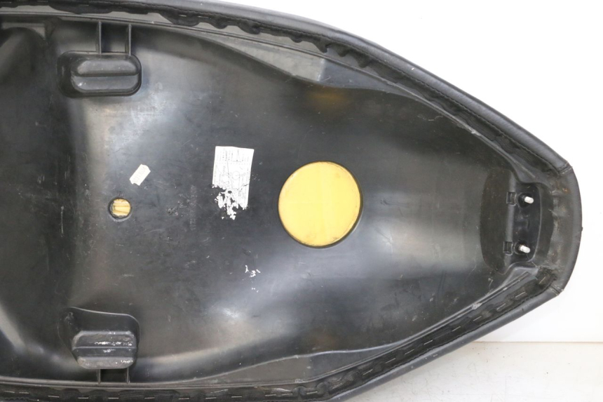 photo de SIEDZENIE PEUGEOT CITYSTAR 50 (2013 - 2017) - Struktura - zbliżenie