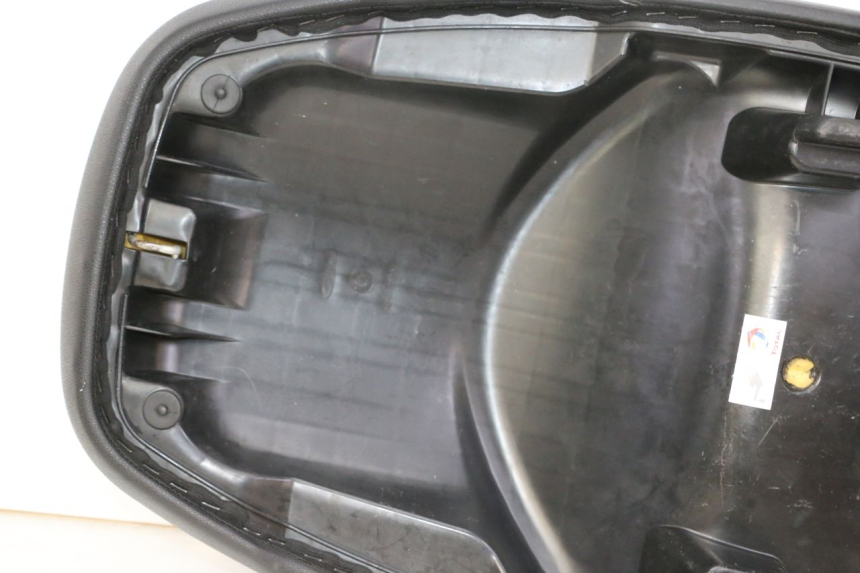 photo de SIEDZENIE PEUGEOT CITYSTAR 50 (2013 - 2017) - Zbliżenie komponentów