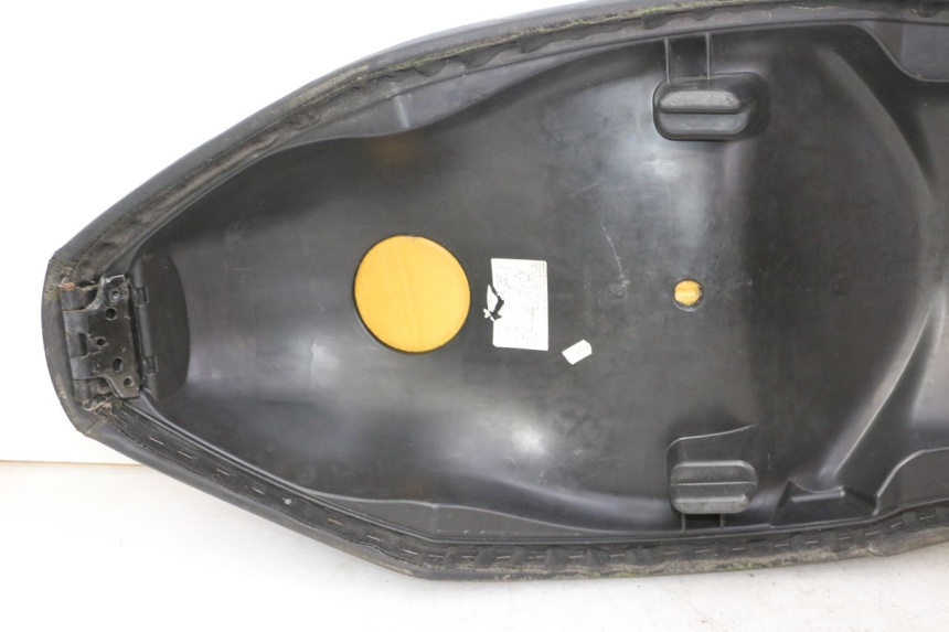 photo de SIEDZENIE PEUGEOT CITYSTAR 50 (2013 - 2017) - Zbliżenie komponentów