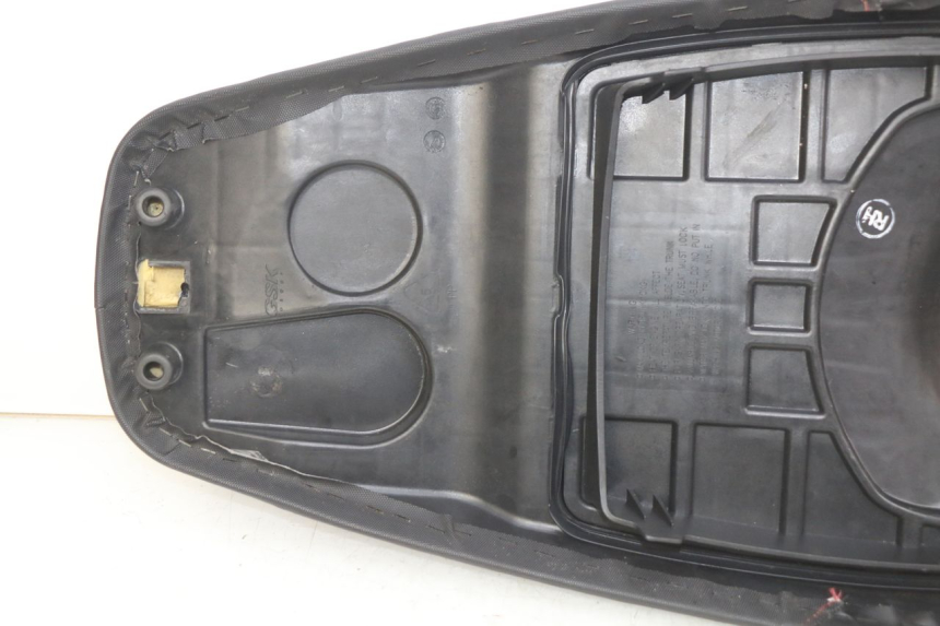 photo de SIEDZENIE SYM CROX 4T 50 (2016 - 2023) - Zbliżenie komponentów