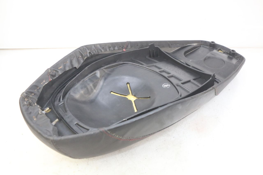 photo de SIEDZENIE SYM CROX 4T 50 (2016 - 2023) - Stan powierzchni