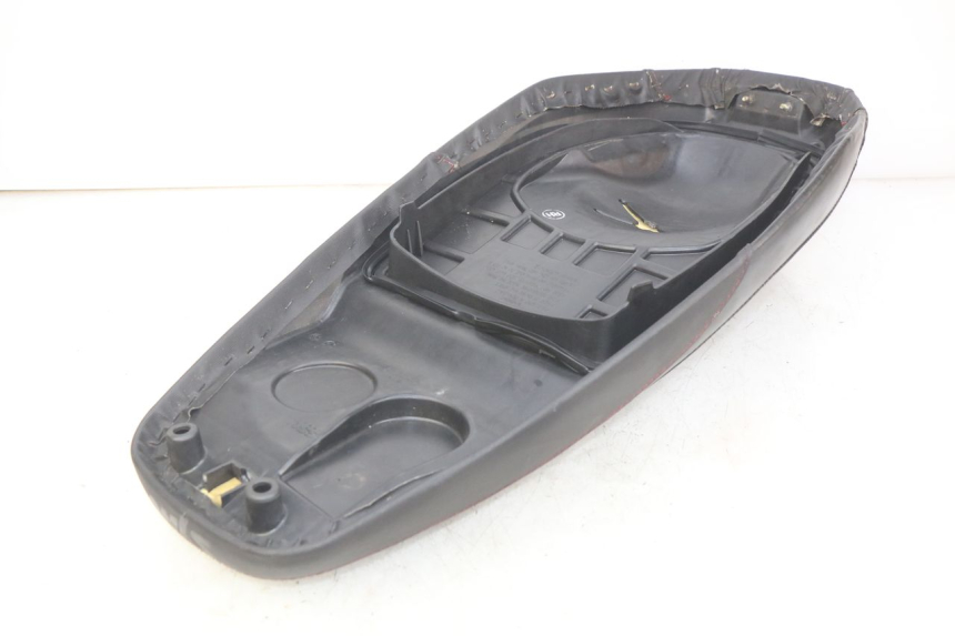 photo de SIEDZENIE SYM CROX 4T 50 (2016 - 2023) - Oznaczenia i referencje