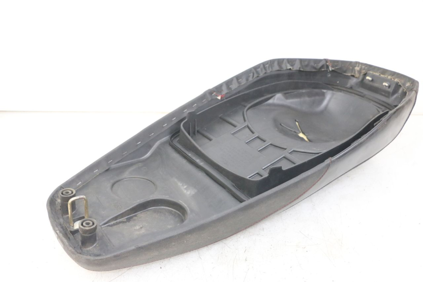 photo de SIEDZENIE SYM CROX 4T 50 (2016 - 2023) - Zoom stanu zużycia