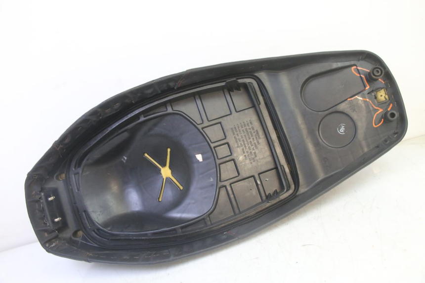 photo de SIEDZENIE SYM CROX 4T 50 (2016 - 2023) - Punkty mocowania