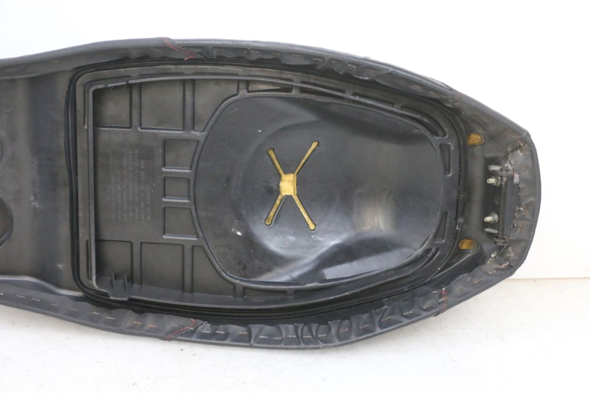 photo de SIEDZENIE SYM CROX 4T 50 (2016 - 2023) - Widok z bliska