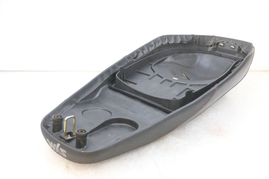 photo de SIEDZENIE SYM CROX 4T 50 (2016 - 2023) - Oznaczenia i referencje