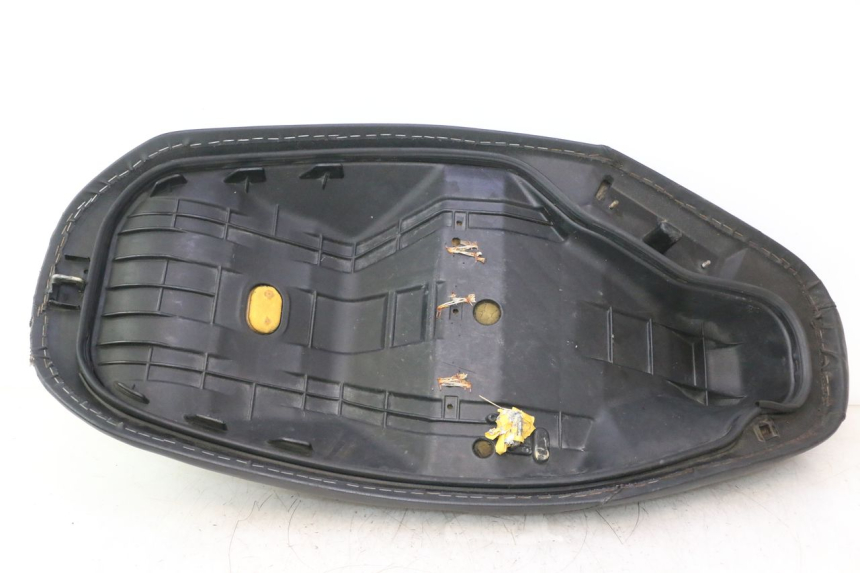 photo de SIEDZENIE HONDA FES PANTHEON 2T 125 (1998 - 2002) - Punkty mocowania