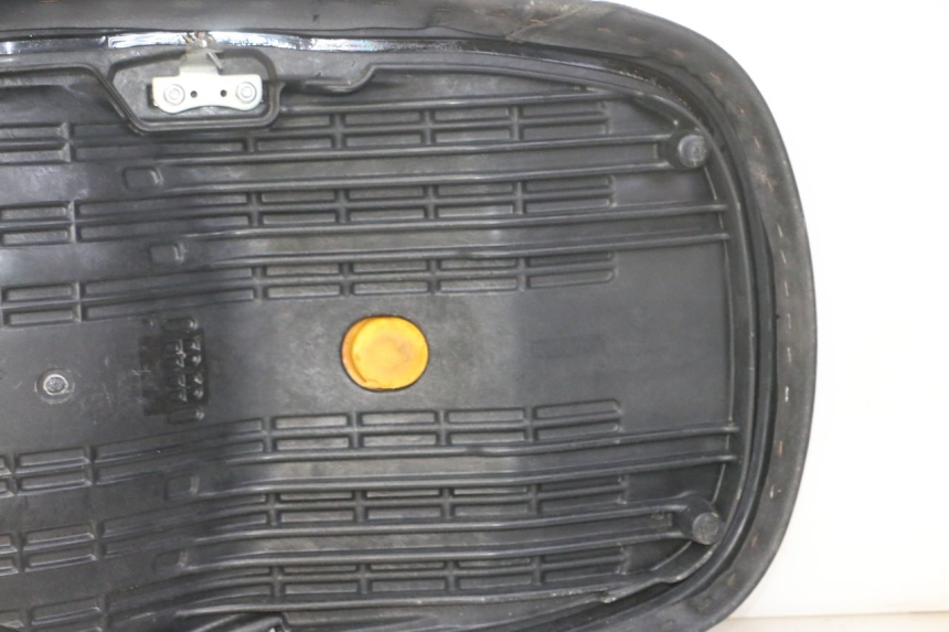 photo de SIEDZENIE HONDA FES S-WING SWING ABS 125 (2007 - 2015) - Stan powierzchni