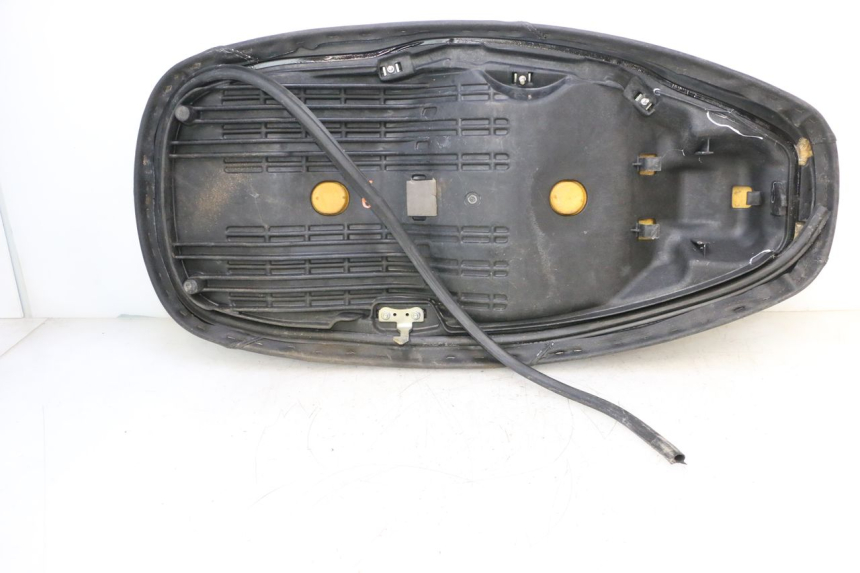 photo de SIEDZENIE HONDA FES S-WING SWING ABS 125 (2007 - 2015) - Alternatywny kąt