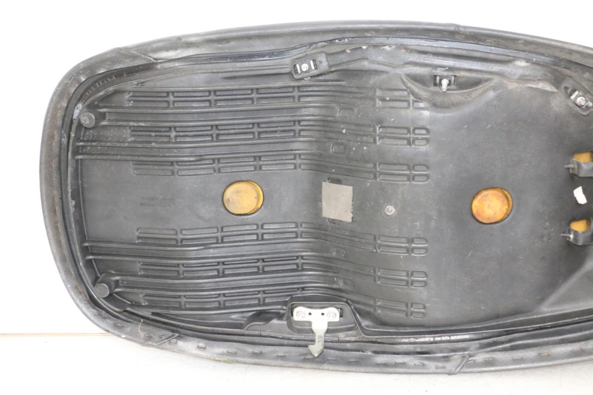 photo de SIEDZENIE HONDA FES S-WING SWING 125 (2007 - 2015) - Widok z bliska